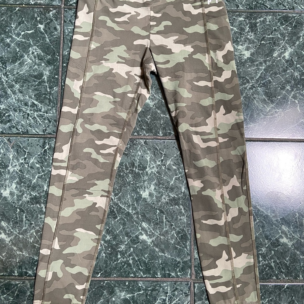 PINK camo leggings size S